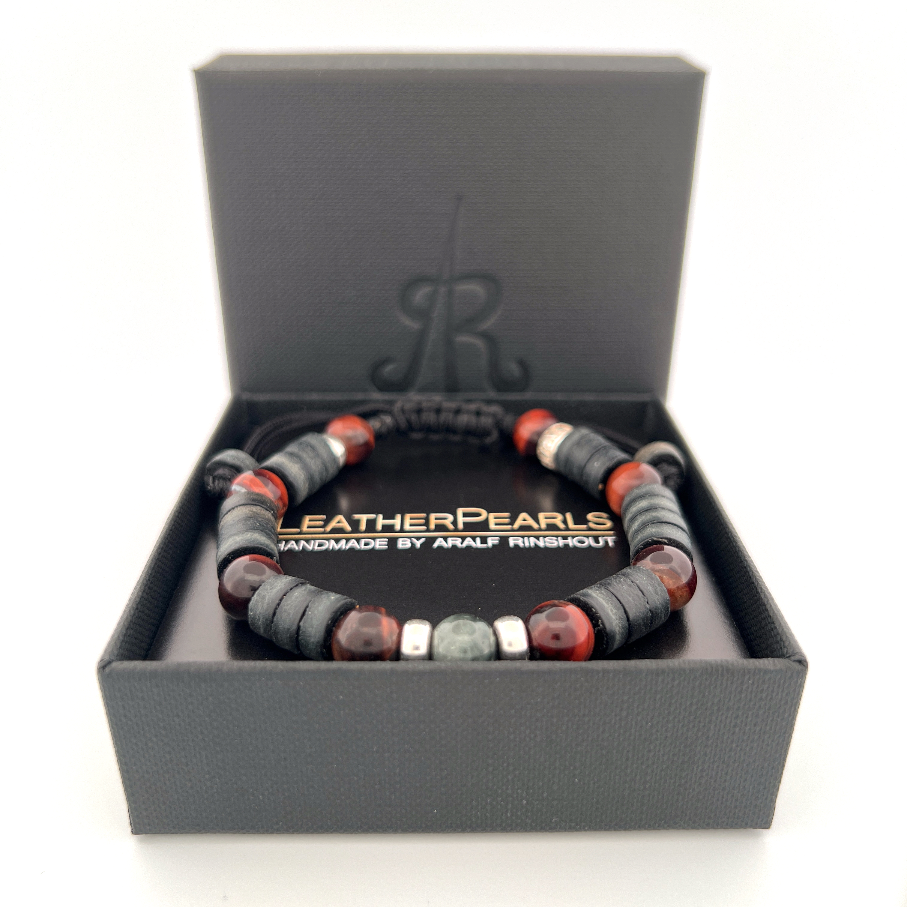 Preview: LeatherPearl Makramee-Armband mit Falkenauge und rotem Tigerauge