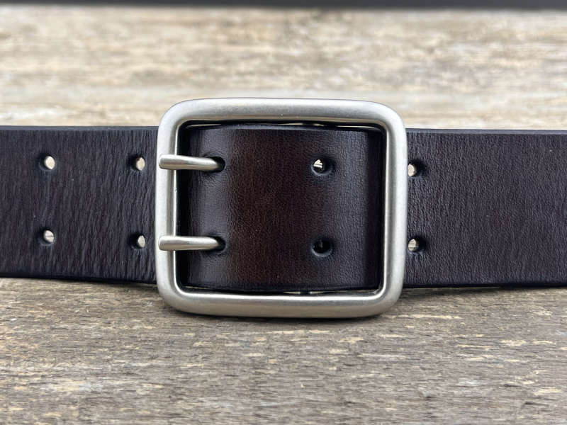 Gürtel mit Doppeldornschließe (Braun)