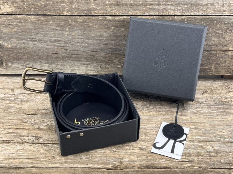 Belt with half clasp (black)