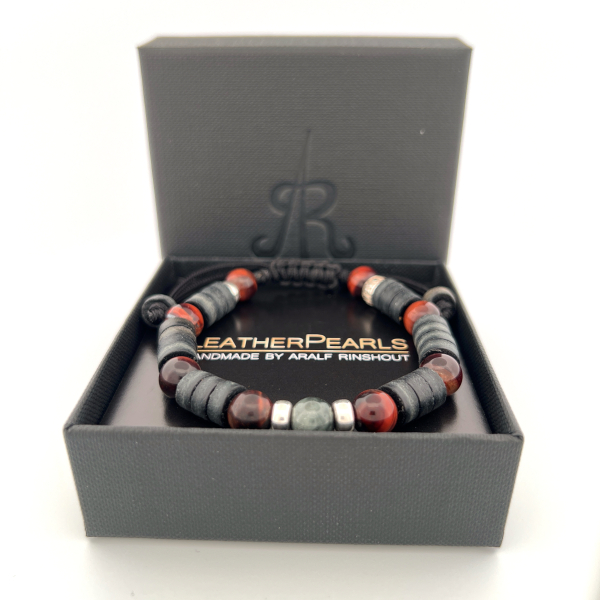 Preview: LeatherPearl Makramee-Armband mit Falkenauge und rotem Tigerauge