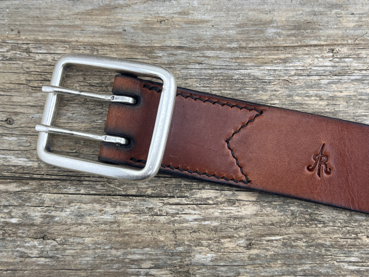 Gürtel mit Doppeldornschließe (Cognac)