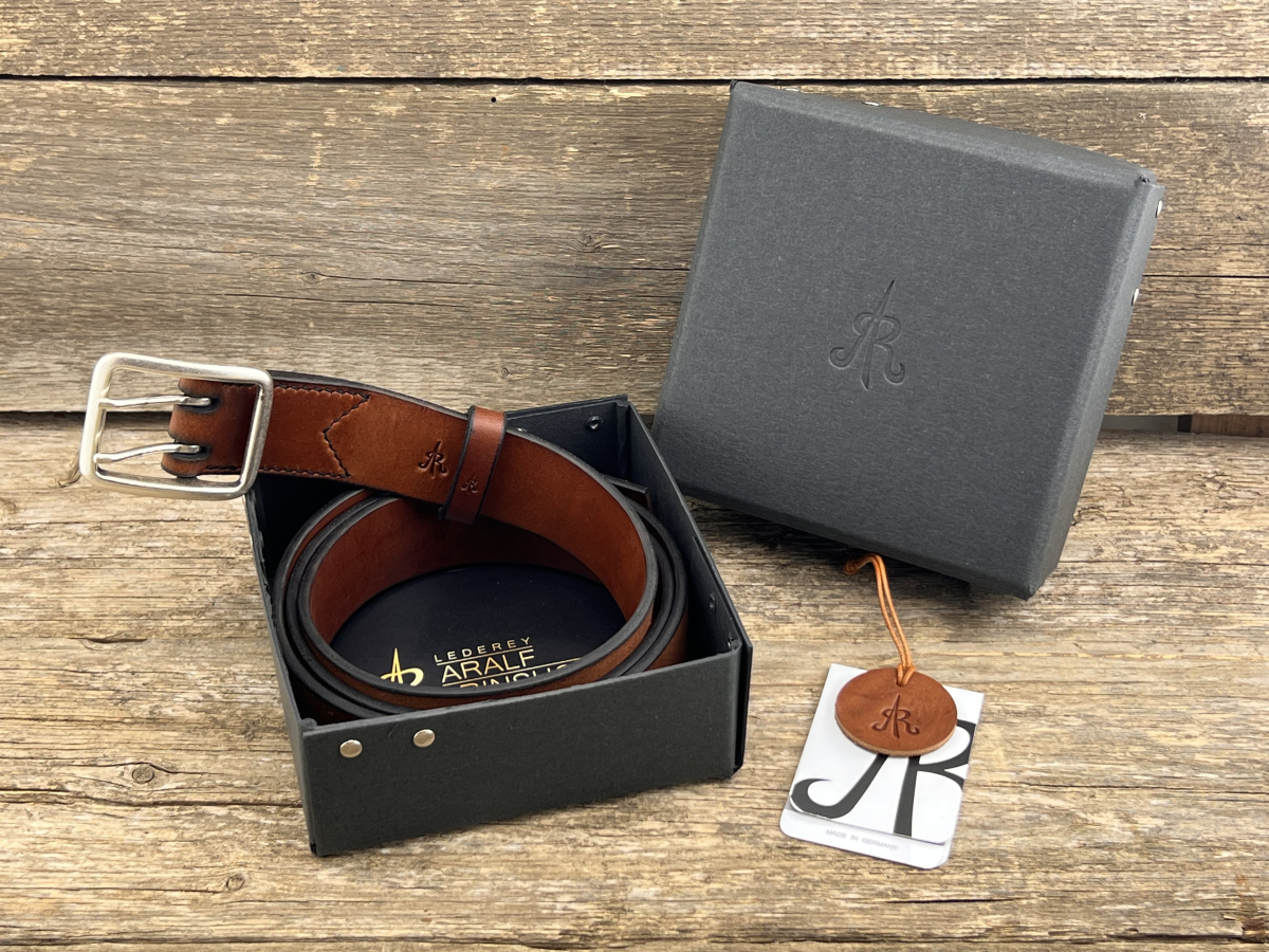 Gürtel mit Doppeldornschließe (Cognac)